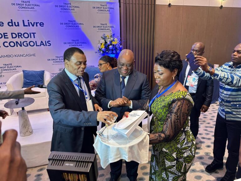 Vernissage du livre Traité de droit électoral congolais du professeur Jean-Louis Esambo