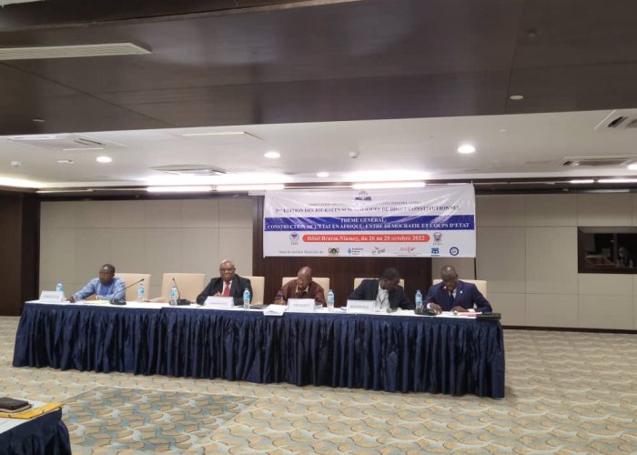 Le Doyen de la  Faculté à  Niamey au Niger pour un colloque international organisé par l’Association nigérienne de droit constitutionnel